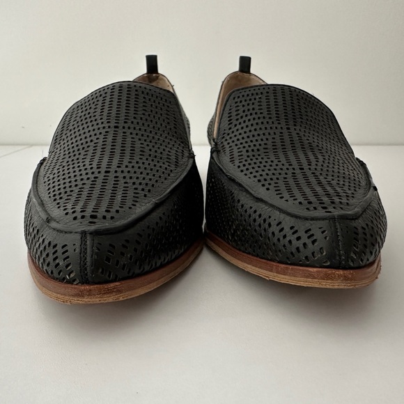 Vince Camuto Kade Perforated Black Leather Loafers Pointed Toe Size 9M - Picture 5 of 9